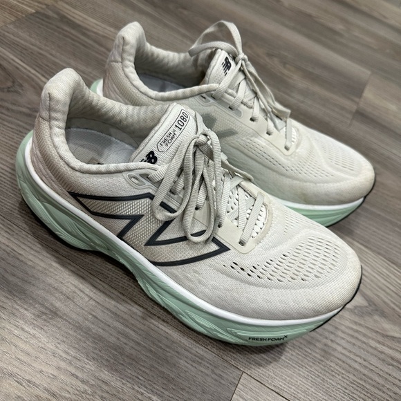 New Balance Women's 1080 v14 Running Shoes wide - Picture 1 of 8